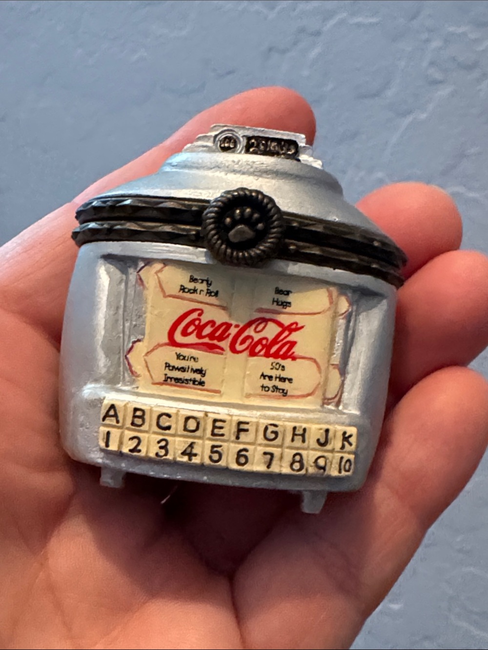 Vintage Coca Cola Jukebox with Small Bear with Coke Inside - Picture 5 of 12